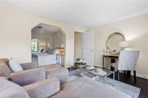 Hummingbird Haven Bed & Breakfast Luxury Suite With Terrace & Seasonal Lake Views Located in Historic Old Town Niagara-On-The-Lake